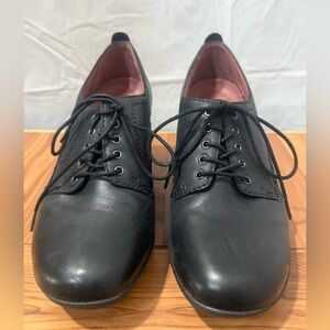 Dansko Black Leather Lace-Up Women’s Oxfords